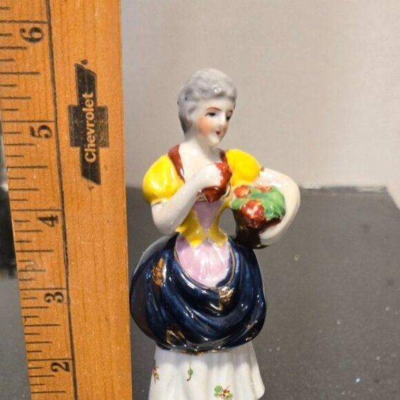 Antique Occupied Japan figurine Lady w/ flower basket gold gilding collectible - Picture 9 of 12